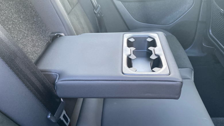 Volvo XC40 2.0 B4P Ultimate Dark 5dr Auto Petrol Estate